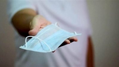 لا تلقى في القمامة.. 3 طرق للتخلص من الكمامة بعد استخدامها