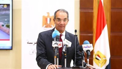 وزير الاتصالات يكشف أسباب ضعف سرعة الإنترنت في مصر
