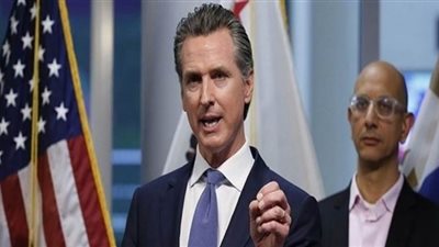 حاكم كاليفورنيا: تمكنا من تغيير المنحنى الوبائي بشكل كبير