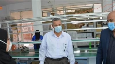 سكرتير عام جنوب سيناء يتفقد مصنع لمبات الليد بمدينة الطور | صور