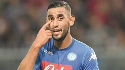 نابولي يعرض لاعبه الجزائري للبيع
