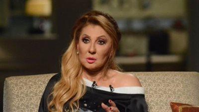 نادية الجندي في كواليس مسلسلها 