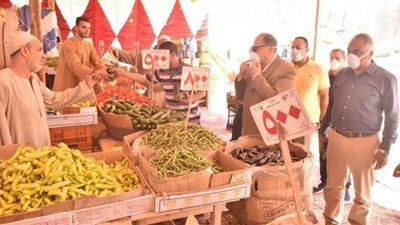 فتح منافذ متحركة وثابتة لبيع السلع للمواطنين في أسيوط 