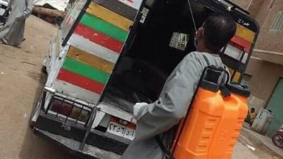 تطهير وتعقيم مواقف السيارات بالوقف في قنا لمواجهة كورونا | صور