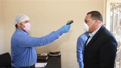 فحص محافظ الشرقية ضد كورونا خلال جولته بمنطقة بلبيس الصناعية | صور