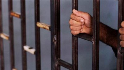 حجز صاحب شركة لحيازته 6 أطنان سكر ودقيق مجهول المصدر بالظاهر