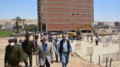 محافظ المنيا يقود حملة مكبرة لإزالة 6 أبراج مخالفة بمنطقة أبوفليو
