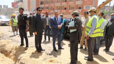 محافظ سوهاج يتفقد أعمال ترحيل خطوط مياه الشرب المعيقة لمسار كوبري الثقافة