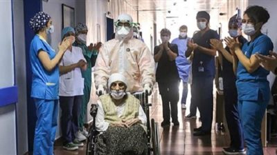 ثاني سيدة بعمر 107 أعوام تهزم كورونا حول العالم | صور