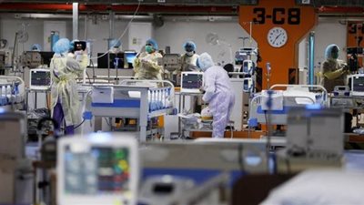 ساحة سيارات تتحول لوحدة رعاية لعلاج كورونا في البحرين| صور