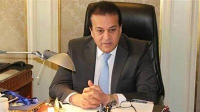 وزير التعليم العالي يتابع جهود المركز القومي للبحوث في مواجهة فيروس كورونا