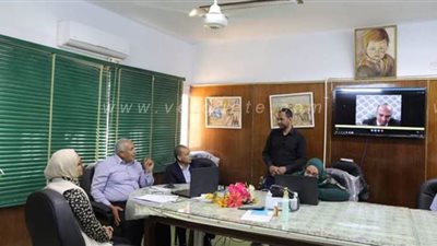 محافظ الوادي الجديد يلتقي مديري الإدارات التعليمية عبر 