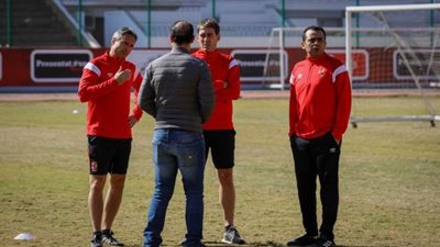 الأهلي يدرس عدم استقدام مدافع جديد ولاعب خط وسط في الميركاتو