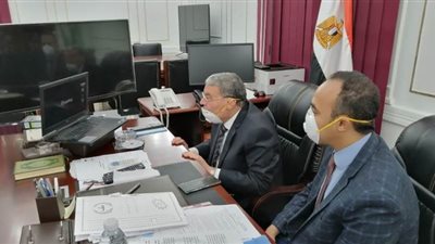 محافظ المنيا يتابع العمل بمستشفى ملوي للعزل عبر الفيديوكونفرانس | فيديو