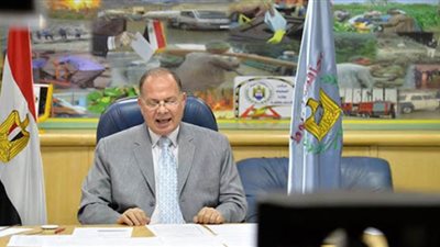 محافظ أسيوط يطمئن رئيس الوزراء على صرف مستحقات العمالة غير المنتظمة وتوافر السلع