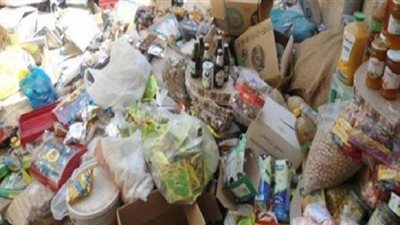 ضبط صاحب محل بحوزته 9.5 طن سلع غذائية مجهولة المصدر بالساحل