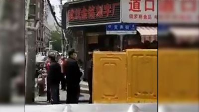 فيروس كورونا يعود لووهان مرة أخري وإغلاق أحد شوارعها |  فيديو 