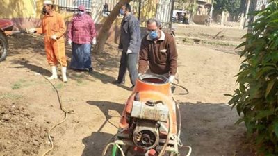 استمرار رش وتطهير المنشآت الخدمية والحيوية وفض الأسواق بالمنوفية | صور