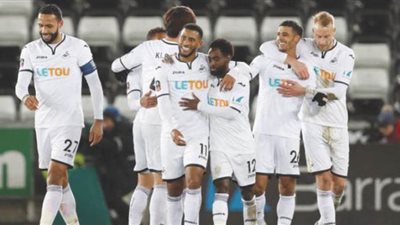 سوانزي سيتي يخفض رواتب لاعبيه 20%