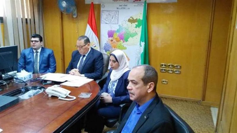 اجتماع المحافظ مع
