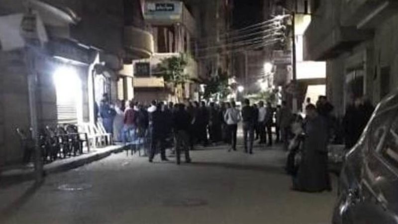توافد الأهالي على