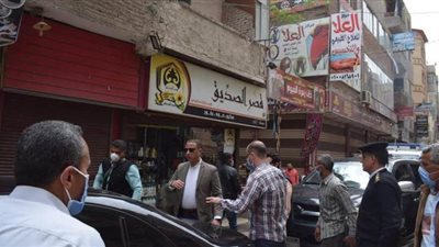 جولة تفقدية لمحافظ الفيوم لمتابعة غلق المحال بمنطقة 