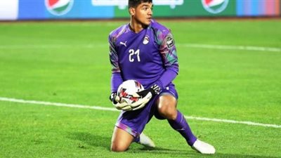 حارس الزمالك يؤدي تدريبات قوية أعلى سطح منزله | صور