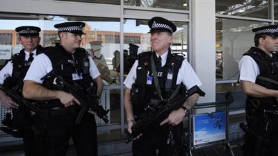 مهربو مخدرات يخبئون كوكايين في شحنة بريطانية للكمامات