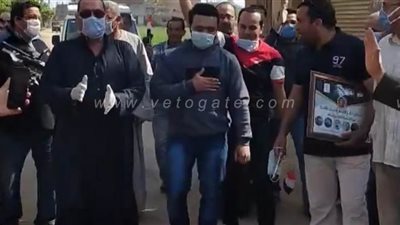 أهالي قرية بالمنوفية يستقبلون متعافيا من كورونا بالزغاريد | فيديو