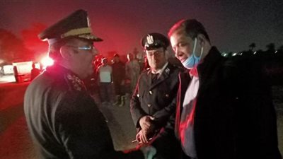 إصابة شخصين في تصادم وانقلاب سيارة محملة بالماشية بالقليوبية | صور