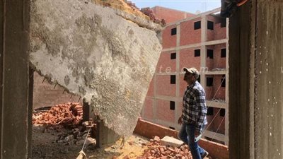 نائب محافظ القاهرة: إزالة 4 عقارات مخالفة بمحور الطوارئ | صور 