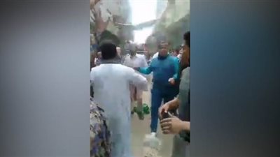 أهالي شبين القناطر يستقبلون ممرضا متعافي من كورونا بزفة بلدي| فيديو