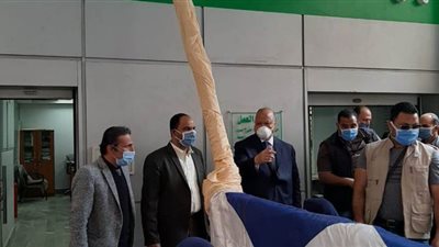 محافظ القاهرة يتفقد مكتب بريد عين شمس