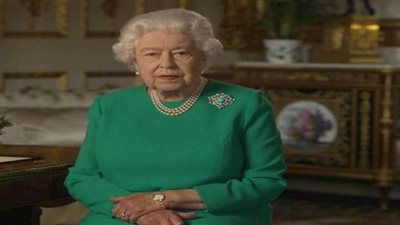 للمرة الأولي منذ 68 عامًا.. الملكة إليزابيث توقف تحية السلاح بعيد ميلادها