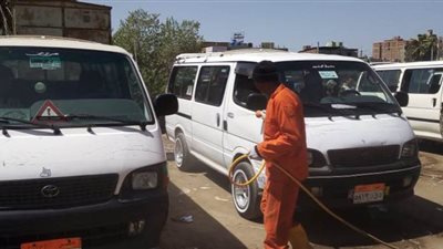 تطهير وتعقيم مواقف السيارات العمومية والمنشآت في الدقهلية | صور