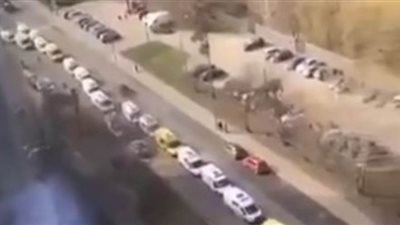 عشرات السيارات لمصابي كورونا أمام المستشفى المركزي في موسكو | فيديو