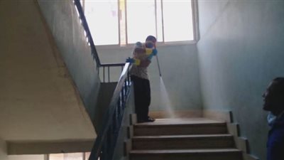 حملة تطهير وتعقيم بمدينة نجع حمادي بعد ثبوت إيجابية مصابين بكورونا | صور