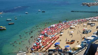 بلد التناقضات.. حكايات الفن والثقافة والأصولية على شواطئ 