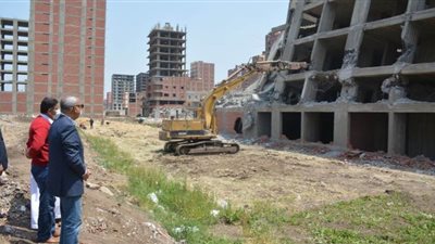 محافظ القليوبية: إزالة برجين مخالفين في بنها و31 تعديا بالخانكة