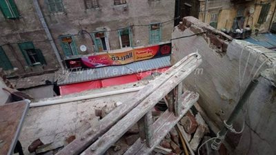 انهيار أجزاء من عقار بمنطقة الجمرك فى الإسكندرية