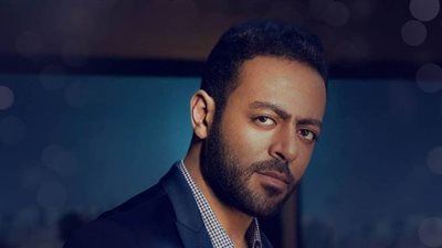 تامر عاشور ينشر صورة له في مرحلة الطفولة