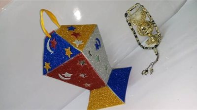 اتسلي مع أولادك في الحجر واصنعي فانوس رمضان بالورق والفوم | فيديو