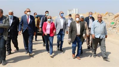 وزيرة البيئة تتابع ضبط سير العمل بمدفن القمامة بالعبور | صور