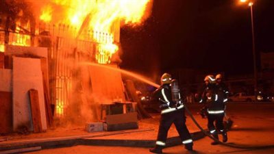 إخماد حريق هائل نشب داخل محل وجبات جاهزة بالشرابية