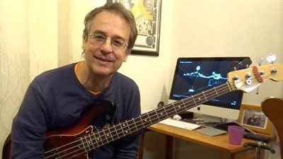 وفاة عازف الجيتار الشهير ماثيو سيليجمان بسبب فيروس كورونا