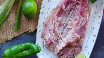 في شم النسيم ليست كل الأسماك المملحة ضارة.. تعرف على النوع المفيد للجسم | فيديو