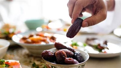نصائح خبراء القومي للبحوث حول طرق تناول الطعام في رمضان