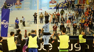 جماهير المحلة تهتف لعبد الحميد بسيوني بعد الفوز على الجونة: 