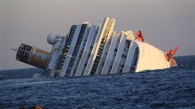 غرق سفينة وقود تجارية قبالة ساحل قابس التونسي