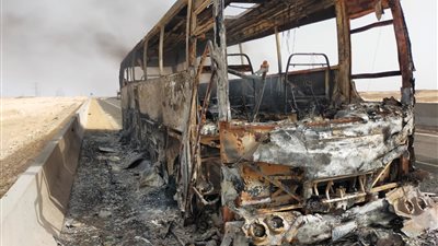  تحول لخردة.. انطفاء النيران تلقائيا دون تدخل بأتوبيس أسيوط المتفحم|صور 